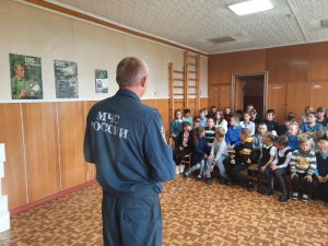Учебная тренировка по эвакуации в школе прошла быстро и без паники!.